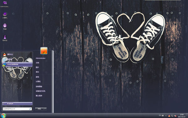 ����Ь�İ����ɫ����